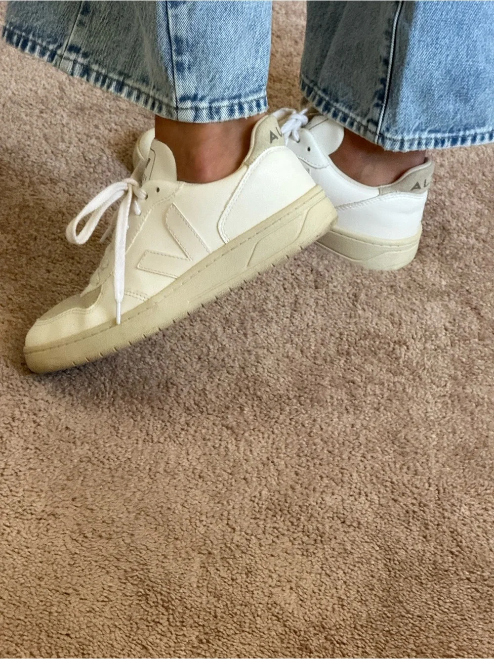 Veja white sneaker - Picture 5 of 9